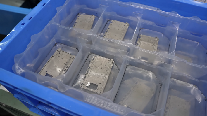 持续学习不迷路/全画幅无反相机的制造过程/世界上最小,最轻的相机