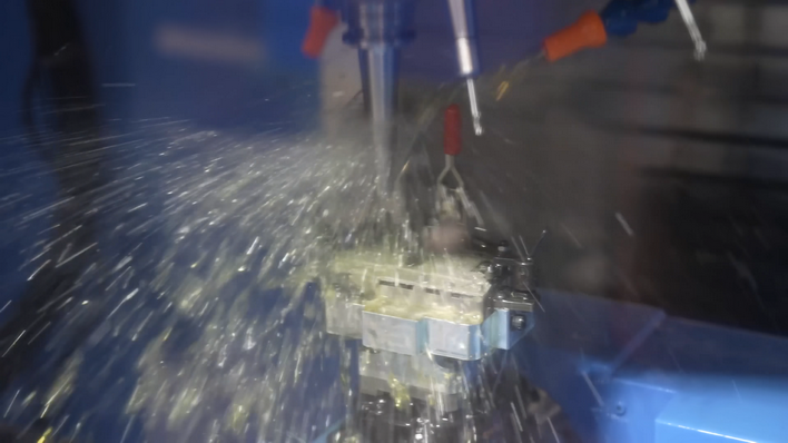 持续学习不迷路/全画幅无反相机的制造过程/世界上最小,最轻的相机