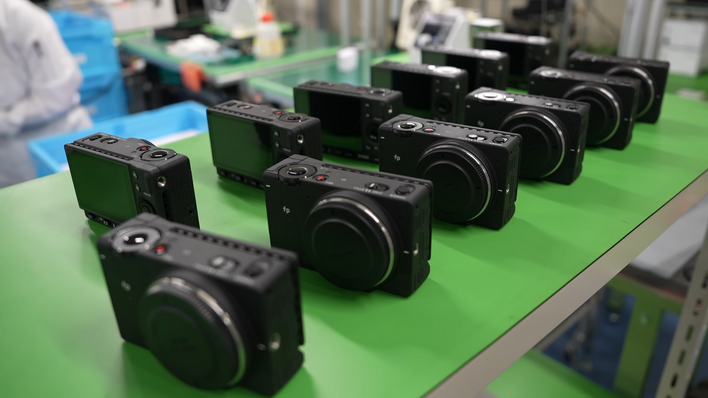 持续学习不迷路/全画幅无反相机的制造过程/世界上最小,最轻的相机