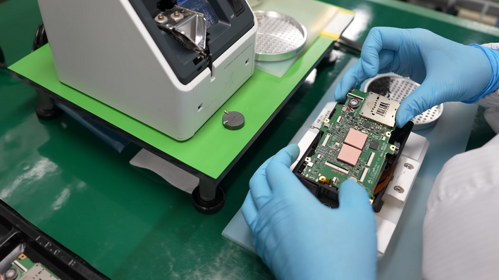 持续学习不迷路/全画幅无反相机的制造过程/世界上最小,最轻的相机